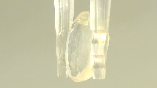 Srilankan Yellow Sapphire 3.91 Carat — video