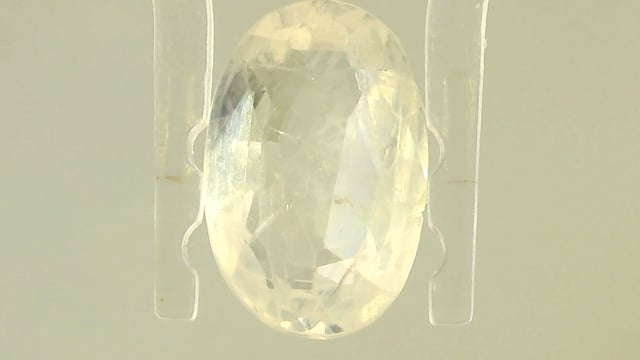 Srilankan Yellow Sapphire 4.05 Carat — video
