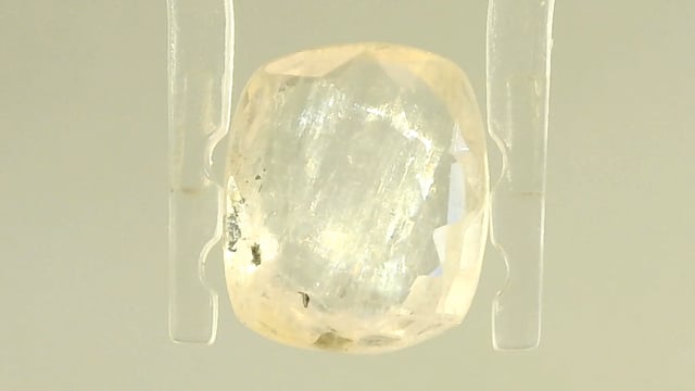 Srilankan Yellow Sapphire 3.8 Carat — video
