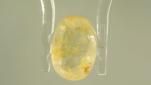 Srilankan Yellow Sapphire 4.18 Carats — video