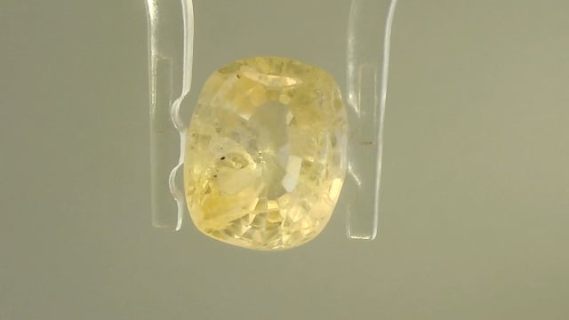 Srilankan Yellow Sapphire 3.69 Carats — video