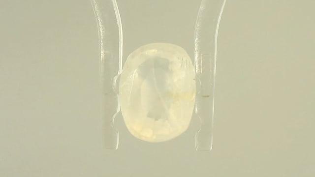 Srilankan Yellow Sapphire 2.88 Carats — video