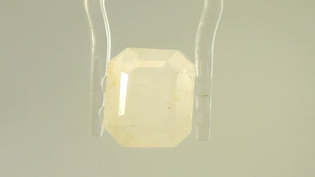 Yellow Sapphire 7.39 Carats — video