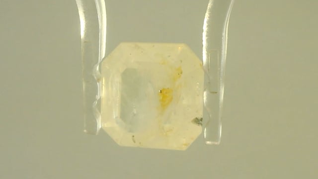Srilankan Yellow Sapphire 6.28 Carats — video