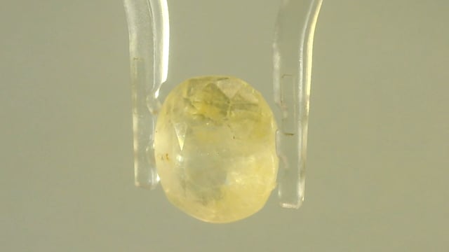 Srilankan Yellow Sapphire 4.3 Carats — video