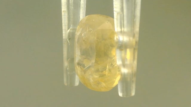 Srilankan Yellow Sapphire 4.08 Carats — video