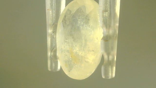 Srilankan Yellow Sapphire 4.47 Carats — video