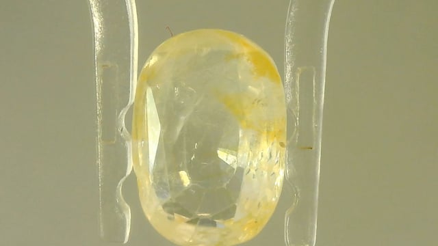 Srilankan Yellow Sapphire 4.26 Carats — video