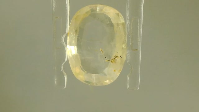 Srilankan Yellow Sapphire 2.72 Carats — video
