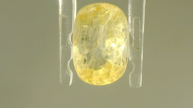 Srilankan Yellow Sapphire 3.87 Carats — video
