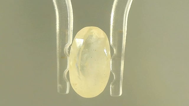 Srilankan Yellow Sapphire 2.84 Carats — video