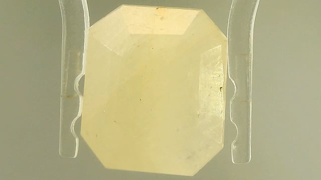Yellow Sapphire 13 Carats — video