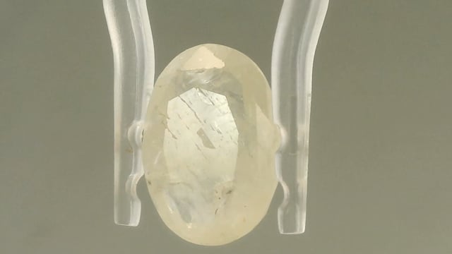Srilankan Yellow Sapphire 6.09 Carats — video