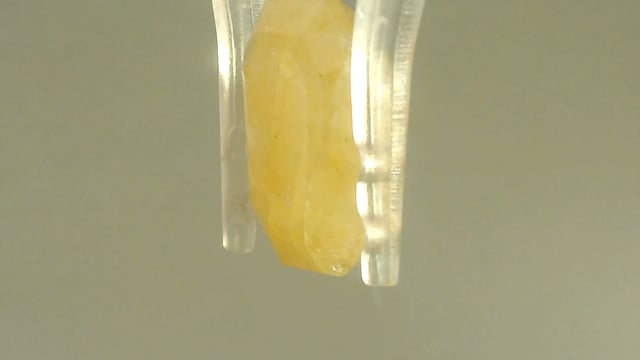 Yellow Sapphire 11.73 Carats — video