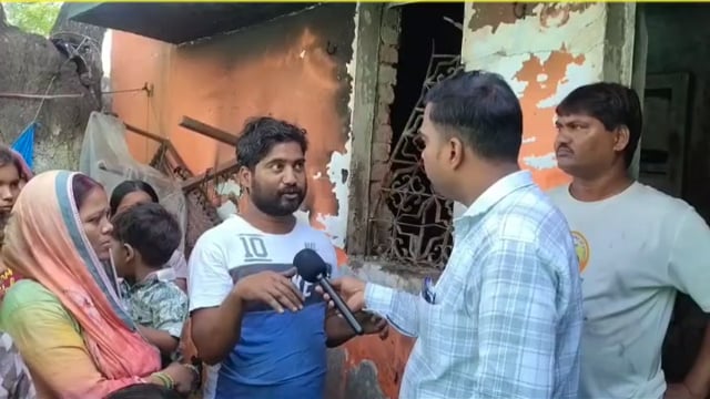 कानपुर देहात अमरौधा कस्बे में सिलेंडर में लगी आग गृहस्थी का सारा सामान जलकर राख 