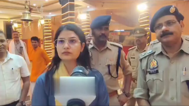 जिलाधिकारी श्रीमती कविता मीना एवं पुलिस अधीक्षक के नेतृत्व में पक्का बाग से मां मनसा देवी मंदिर,  तक फ्लैग मार्च किया 