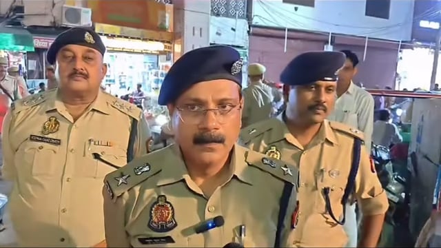आगामी नवरात्रि एवं दशहरा पर्व के दृष्टिगत जिलाधिकारी एवं पुलिस अधीक्षक द्वारा फ्लैग मार्च*