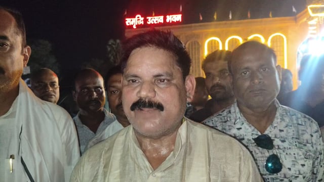 ओवैसी के '99 बनाम 1' वाले बयान पर केंद्रीय मंत्री सतीश चंद्र दुबे का पलटवार, बोले- यूपी में फिर गड़ेगा योगी का झंडा