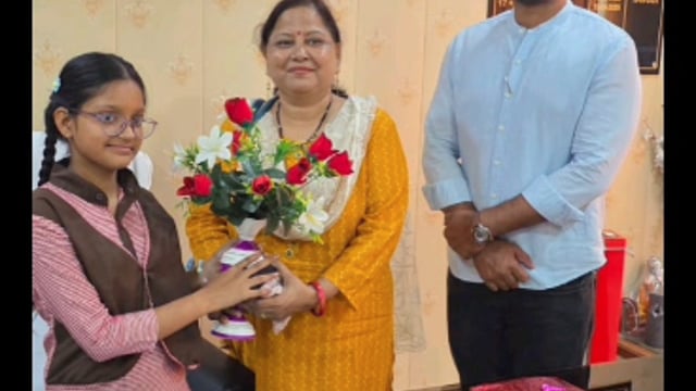 MANT-मथुरा में कक्षा 8 की मेधावी छात्रा तनिषा,बनी एक दिन की, जिला बेसिक शिक्षा, अधिकारी,,