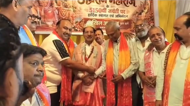 वृंदावन: तीर्थनगरी वृंदावन में निकली महाराजा अग्रसेन की भव्य शोभायात्रा, पुष्पवर्षा और आरती से हुआ स्वागत