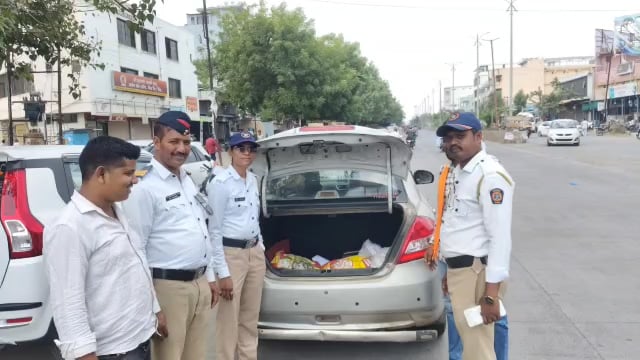 वाढत्या गुन्हेगारीच्या पार्श्वभूमीवर पोलिसांकडून वाहनांची कसून तपासणी