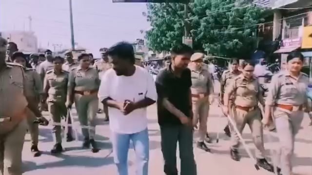 प्रतापगढ़: युवती से छेड़खानी करने वाले मनचलों पर पुलिस का हंटर, आरोपियों की निकाली बारात