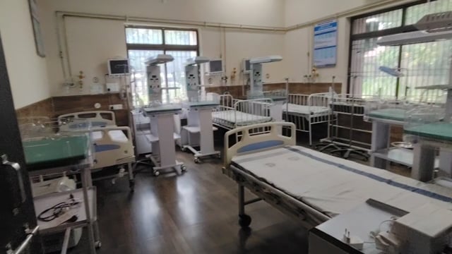 बगहा अनुमंडलीय अस्पताल में लाखों की लागत से बना एमएनसीयू, फिर भी मरीजों को नहीं मिल रहा लाभ