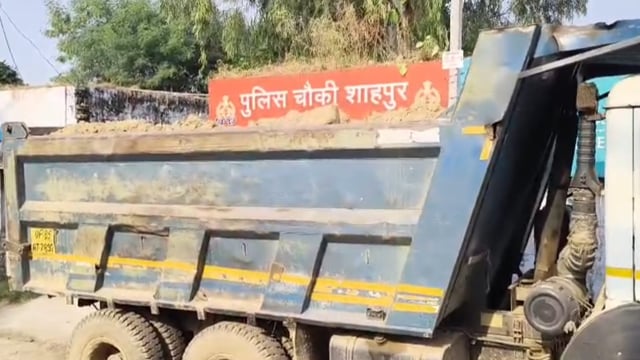 मथुरा: अवैध खनन पर पुलिस की कार्रवाई, मिट्टी से भरे दो डंपर सीज