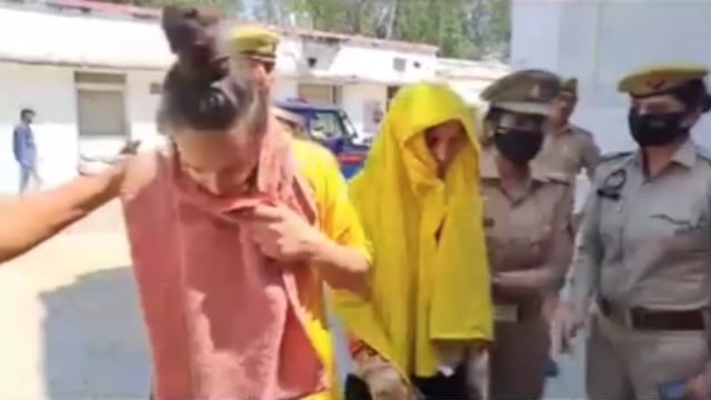 Meerut - मेरठ हत्याकांड मामले में अदालत का बड़ा फैसला: नीले ड्रम वाली मुस्कान और साहिल को सजा-ए-मौत,

फफक-फफक कर रो पड़ी मुस्कान: बोली मेरी बेटियों का ध्यान रखना।