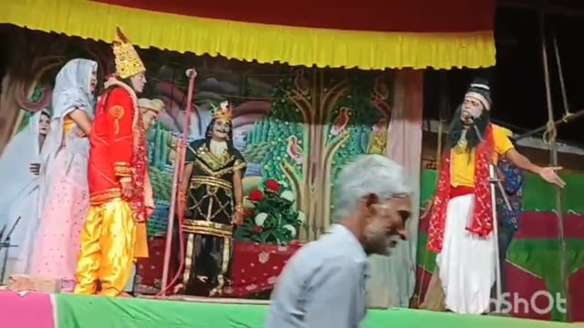 श्री आदर्श रामलीला कमेटी बहसूमा द्वारा वनवास में श्री राम भरत मिलन की लीला का मंचन किया गया