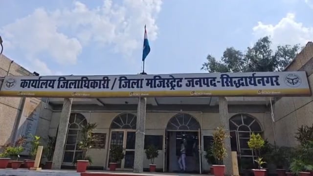 सिद्धार्थनगर में 11वीं की छात्रा श्रद्धा पांडेय बनीं एक दिन की जिलाधिकारी
