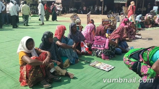 कडक उन्हात रस्त्यावरच जेवण, रस्त्यावरच रात्र! जमीन अधिग्रहणाविरोधात चामोर्शीत लाडक्या बहिणींचा टाहो; सरकार कधी ऐकणार शेतकऱ्यांची हाक?