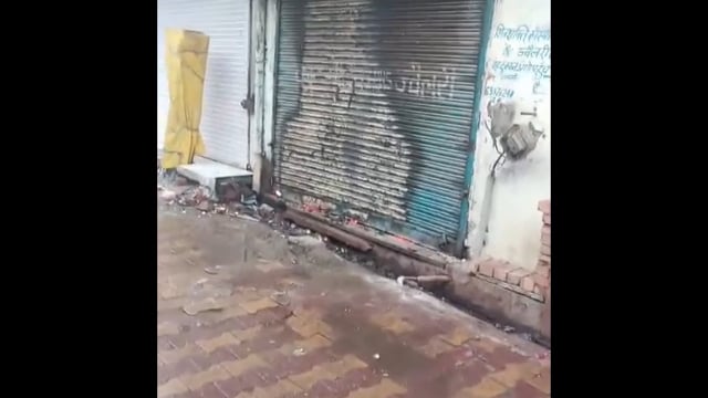 मथुरा रंगेश्वर बाजार में लगी भीषण आग लाखों का सामान खाक 