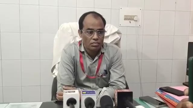 बलरामपुर प्रसव पीड़िता से रिश्वत लेते स्टाफ नर्स का विडियो वायरल सुनिए क्या कहते हैं सीएमएस