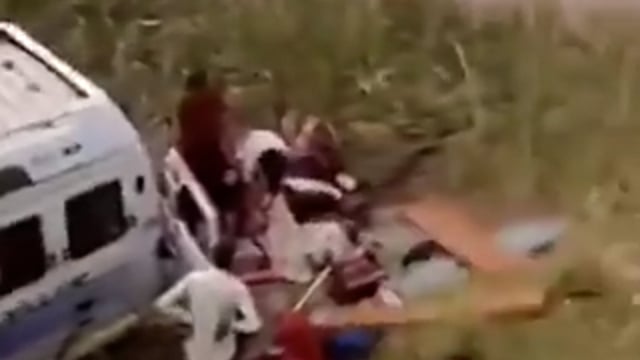 राजस्थान के कोटा में दिल्ली-मुंबई एक्सप्रेसवे पर भीषण हादसा-सवारियों से भरी एक बस अनियंत्रित होकर नाले में गिर गई..
