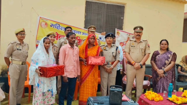 दो परिवार को कुटने से बचाया तो क्षेत्राधिकारी ने किया सम्मानित 