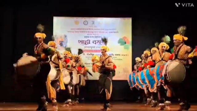 पर्यटन व सांस्कृतिक कार्य विकाग महाराष्ट्र राज्य यांच्या सहकार्याने दसरा महोत्सव कर्नाटक राज्याचे ढोलू नृत्य सादर केले