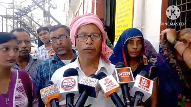 कैबिनेट मंत्री के कोटे से बन रही गली के निर्माण के दबंगों द्वारा  लोगों में आक्रोश थाना शाहगंज क्षेत्र के पुरानी आबादी 