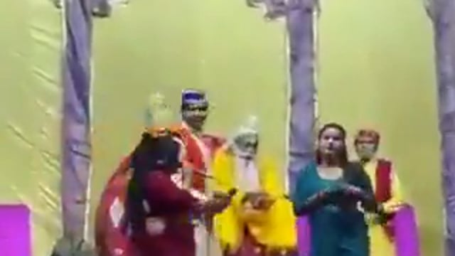 गाजियाबाद - साहिबाबाद रेलवे स्टेशन के पास आदर्श रामलीला कमेटी के मंच पर आयोजित एक कार्यक्रम में महिलाओं के डांस का वीडियो सोशल मीडिया पर चर्चा में है, वीडियो सामने आने के बाद कार्यक्रम को लेकर सवाल उठ रहे हैं, सोशल मीडिया पर इसे लेकर तरह-तरह की प्रतिक्रियाएं सामने आ रही हैं
