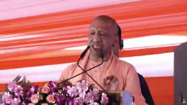 सपा शासनकाल पर भर्ती में भाई-भतीजावाद
और माफिया के दबदबे के आरोप लगते थे

हमारी सरकार ने निष्पक्ष और पारदर्शी भर्ती व्यवस्था को प्राथमिकता दी