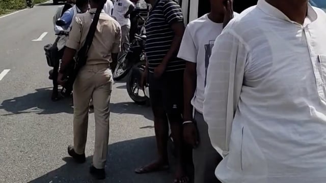 बस बाइक की टक्कर में पूर्व सरपंच सहित 3 जख्मी।