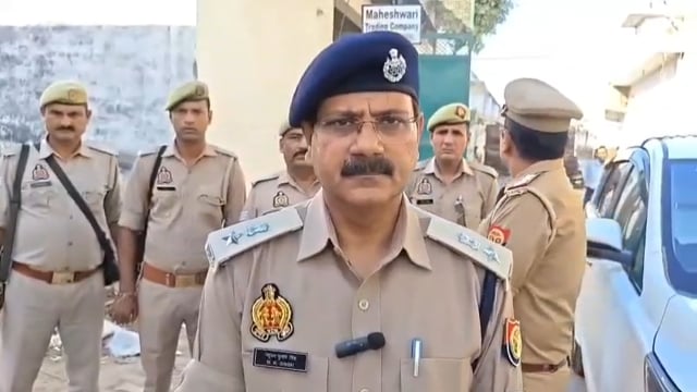 थाना हापुड़ देहात क्षेत्रांतर्गत दैनिक जनवाणी के पत्रकार नसीम को घायलावस्था में अस्पताल में लाया गया था,  मृत्यु घोषित 