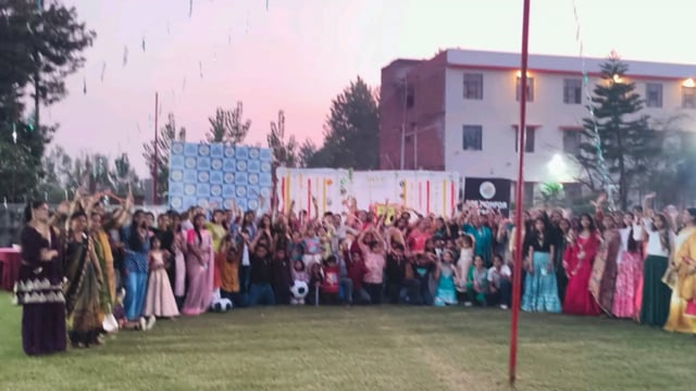 बहसूमा क्षेत्र के डी मोनफोर अकादमी में नवरात्रि के पावन अवसर पर भव्य डांडिया उत्सव