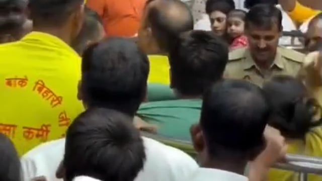 बांके बिहारी मंदिर में फिर सामने आया मार पीट का मामला बार बार सामने आते हैं मार पीट के मामले 