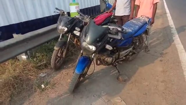 पेट्रोल टैंकों में छिपाकर ले जा रहे थे अवैध शराब; गढ़चिरौली पुलिस ने किया पर्दाफाश

दो पल्सर मोटरसाइकिलों सहित 2 लाख 32 हजार रुपये का माल जब्त; चंद्रपुर जिले के दो आरोपी हिरासत में