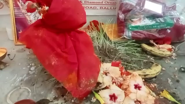 बांसडीह कस्बे सहित ग्रामीण क्षेत्रो में नवरात्र के प्रथम दिन स्थापित कलश को पूजा अर्चना के बाद किया गया विस्थापित