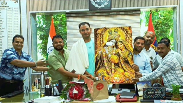 मथुरा के राया में व्यापारी पुत्र की सकुशल, बरामद की पर, एसएसपी सहित पुलिस टीम को किया, सम्मानित,,