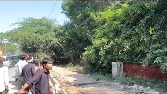 वृंदावन में बिजली विभाग की लापरवाही! झूलते हाई-वोल्टेज तार की चपेट में आया 7 वर्षीय मासूम