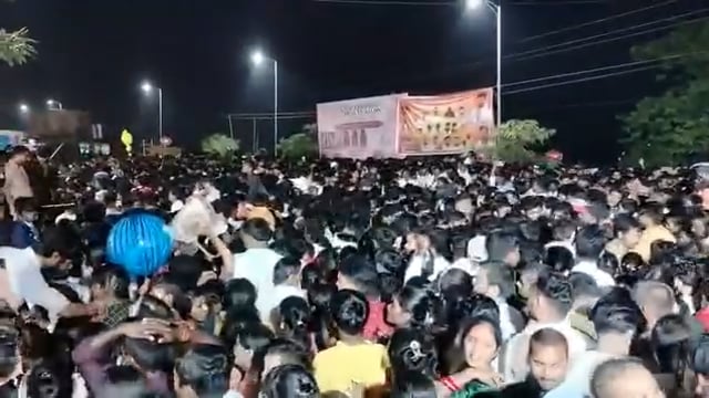 अम्बेडकरनगर में मां दुर्गा के दिव्य दर्शन को उमड़ा श्रद्धालुओं का जनसैलाब, चारों ओर भक्तिमय माहौल