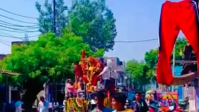 फरह मंगलवार को दशहरा के पावन पर्व पर माता रानी का विसर्जन धूमधाम से किया गया 